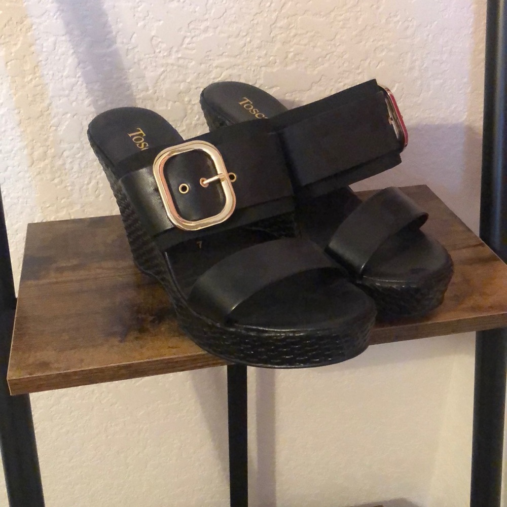 Size 7. Black wedges